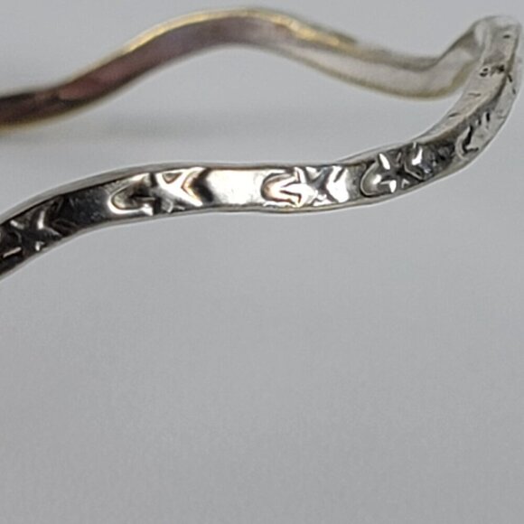 Vintage TAXCO 925 Sterling Silver Wavy Etched Bangle Bracelet 8.25 In - Picture 4 of 6